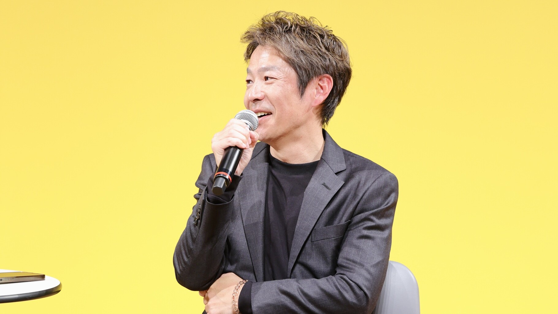 清水健が鳥谷敬とともに登壇したトークライブのステージ風景