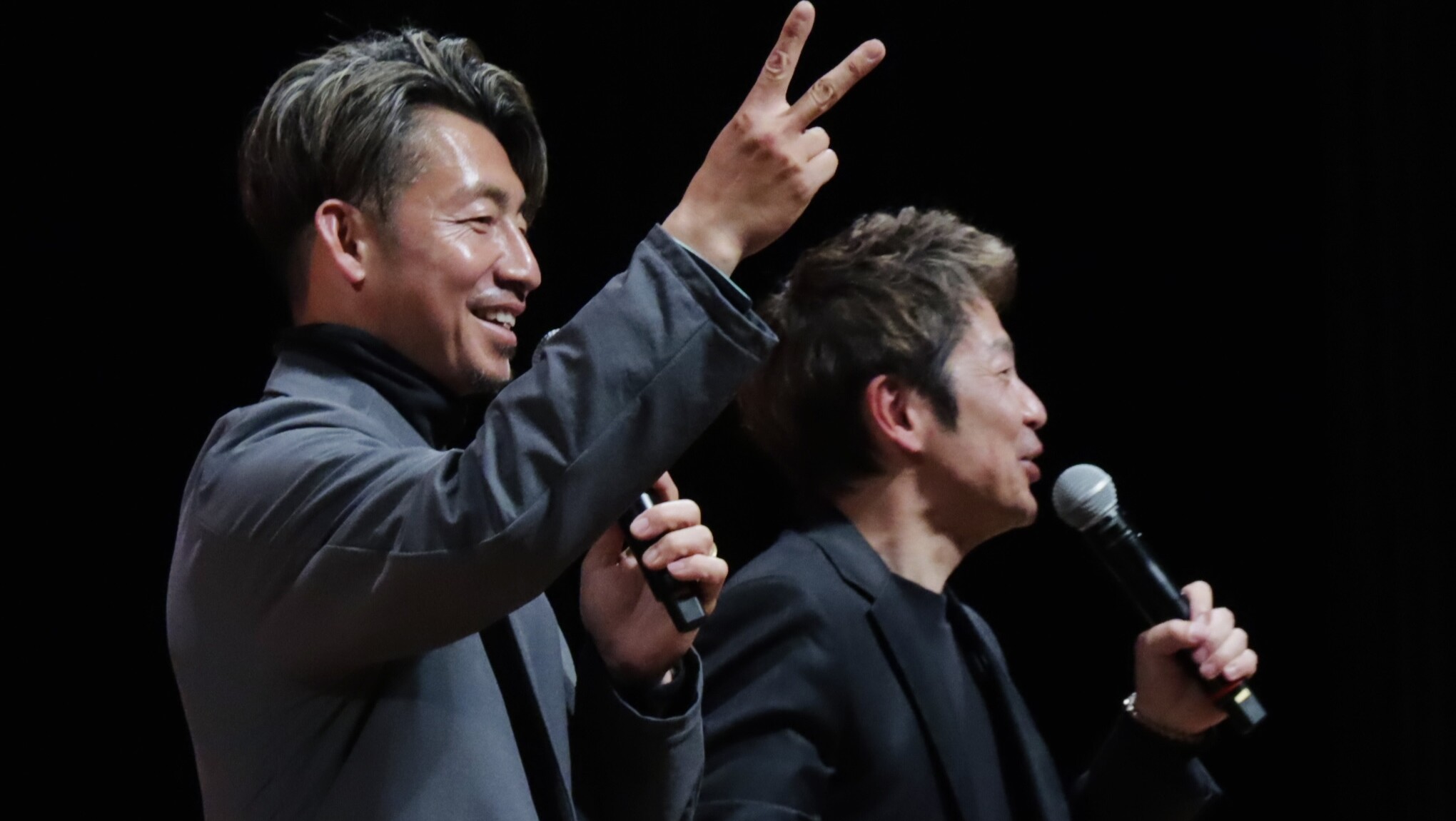 観客との距離が近い会場で行われた鳥谷敬と清水健のトークライブ